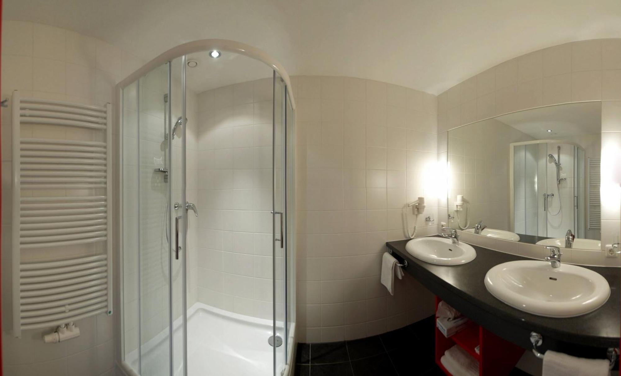 Hotel Zum Kirchenwirt มาเรียตเซลล์ ภายนอก รูปภาพ
