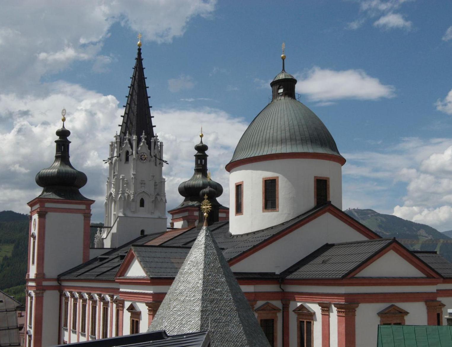 Hotel Zum Kirchenwirt มาเรียตเซลล์ ภายนอก รูปภาพ