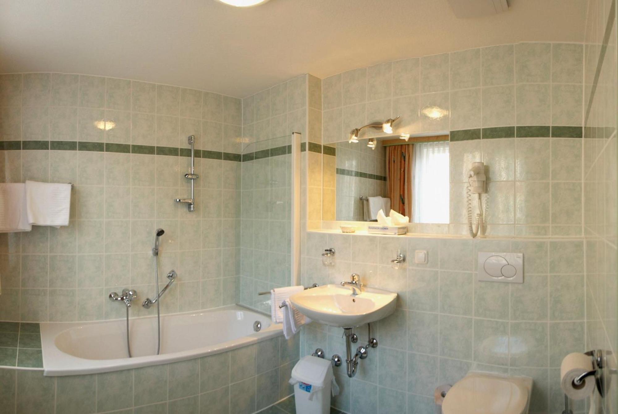 Hotel Zum Kirchenwirt มาเรียตเซลล์ ภายนอก รูปภาพ