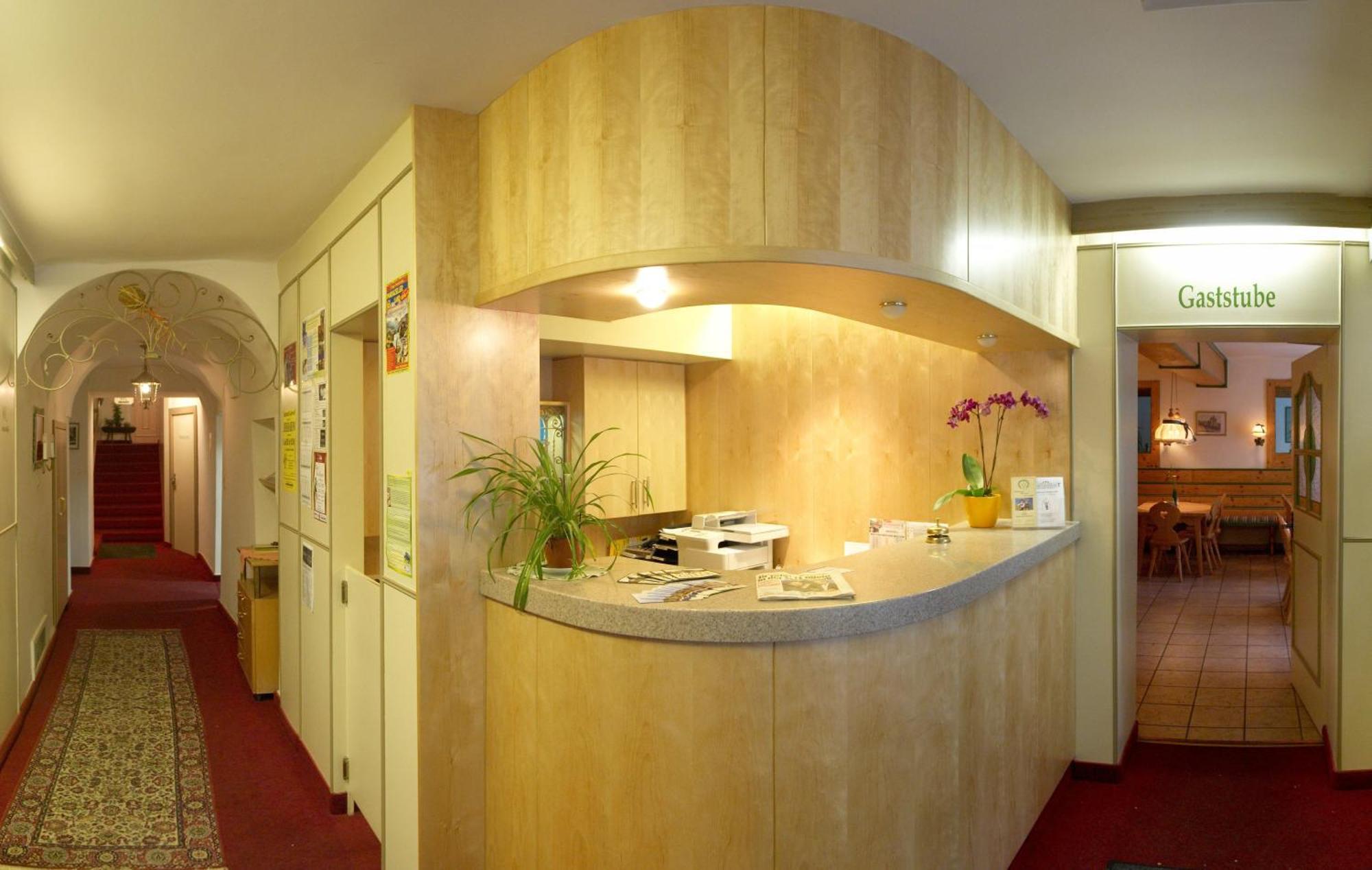 Hotel Zum Kirchenwirt มาเรียตเซลล์ ภายนอก รูปภาพ