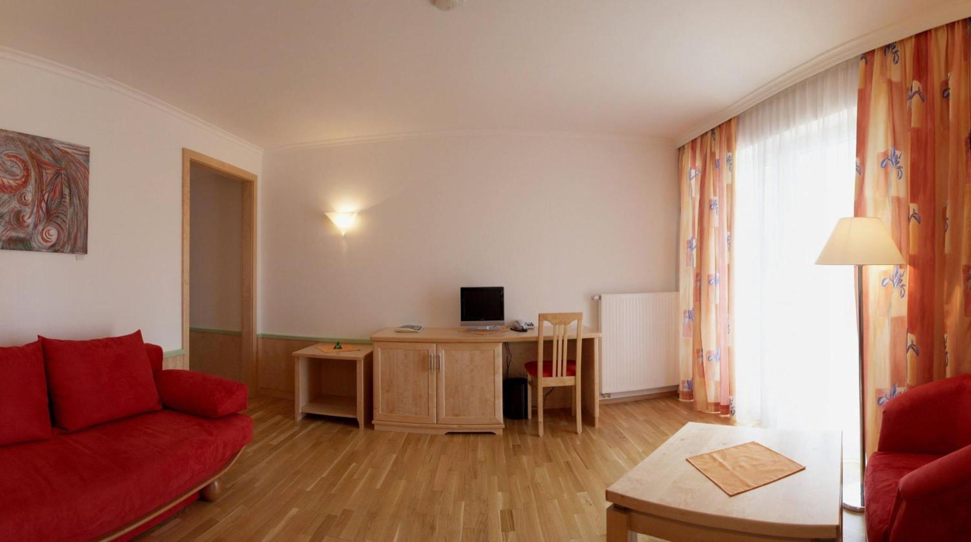 Hotel Zum Kirchenwirt มาเรียตเซลล์ ภายนอก รูปภาพ
