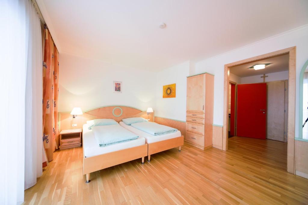 Hotel Zum Kirchenwirt มาเรียตเซลล์ ห้อง รูปภาพ
