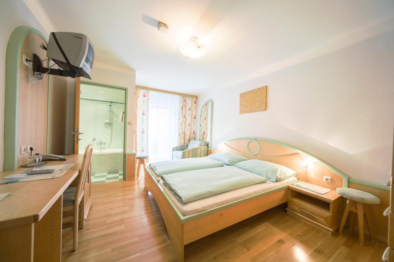 Hotel Zum Kirchenwirt มาเรียตเซลล์ ห้อง รูปภาพ